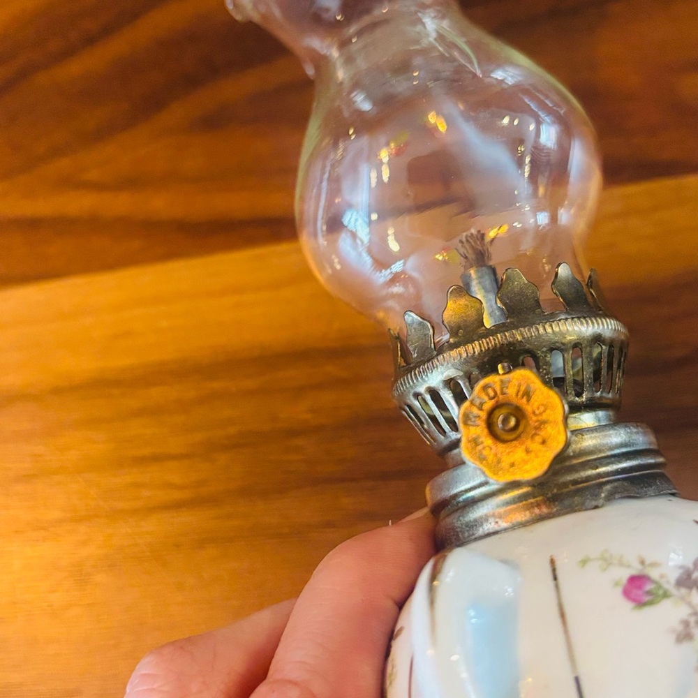 Vintage Miniature Oil Lamp – Likely 1960s–1980s - Picture 4 of 12